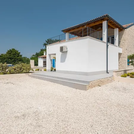 펜션 Blue Moon Rapavel